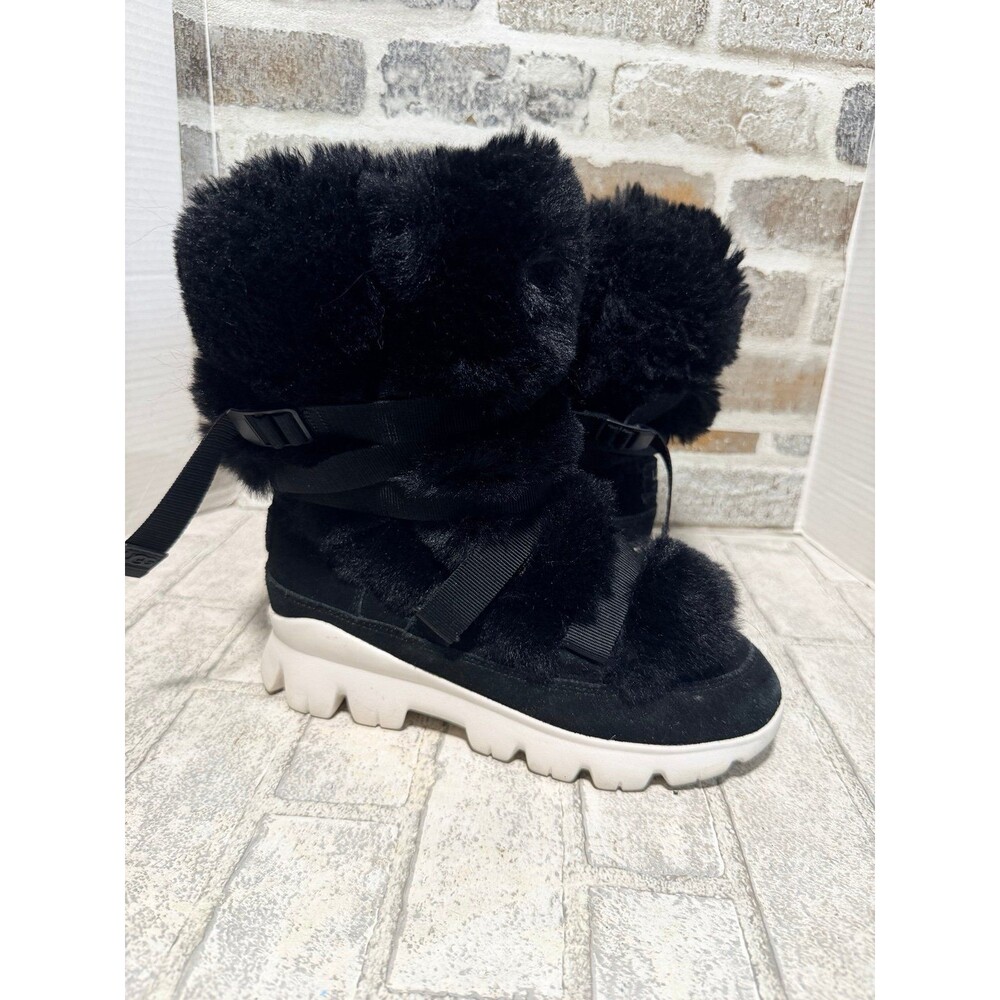 Ugg misty snow boot black fur size 6.5